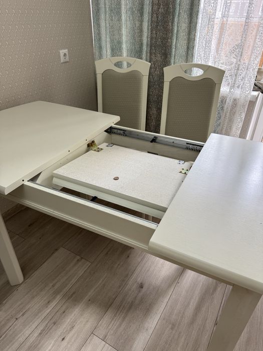 Стол со стульями