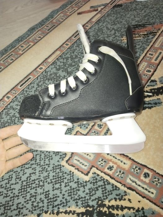 Хоккейные коньки