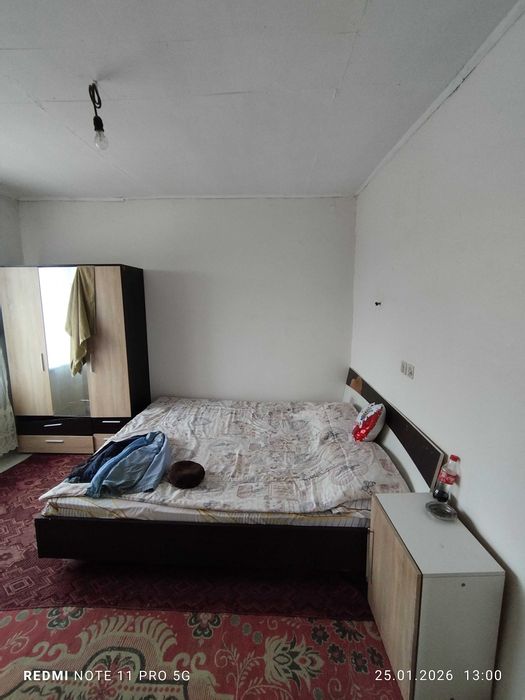 Продавам къща с двор в с. Новград