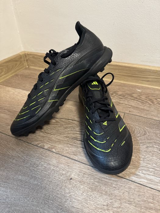 Футболни обувки Adidas Predator TF