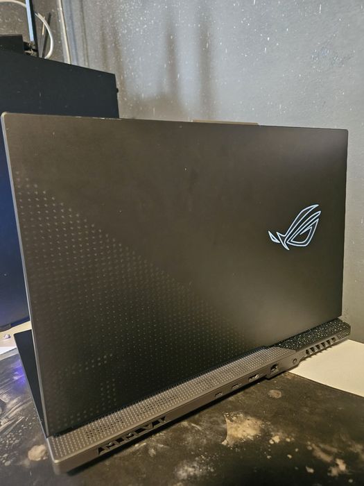 Asus Rog Strix G17 AMD Ryzen 9 RTX 4060 8GB