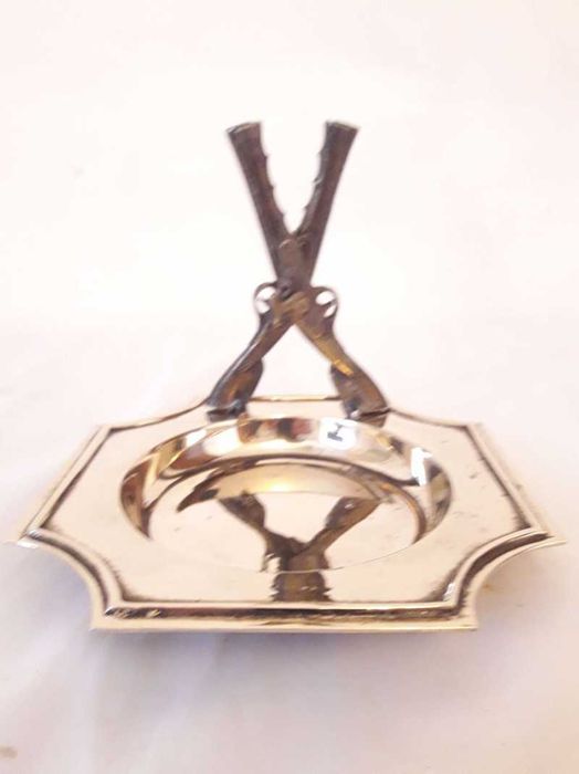 Scrumiera din bronz cu doua pistoale vintage