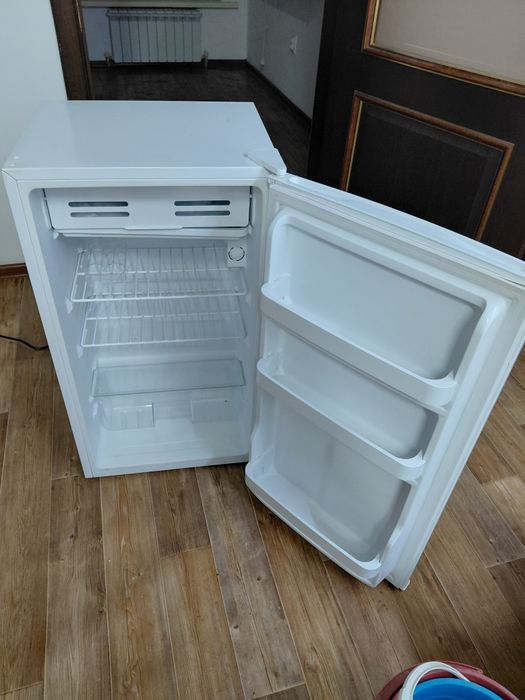 Продам холодильник офисный