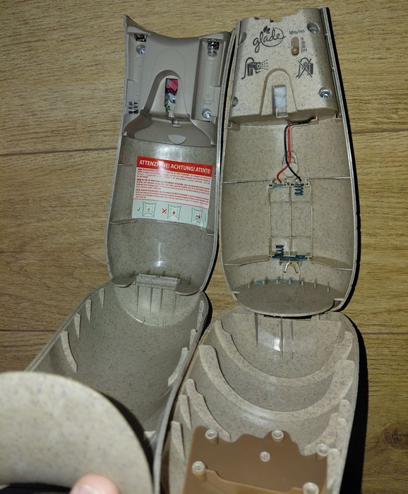 Aparat odorizant Glade pentru spray uri de camera