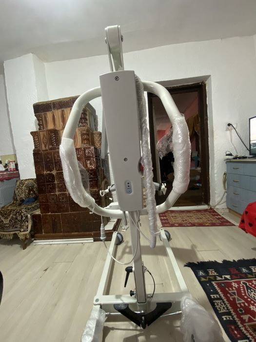 Elevator pentru oameni cu dizabilitati + ham