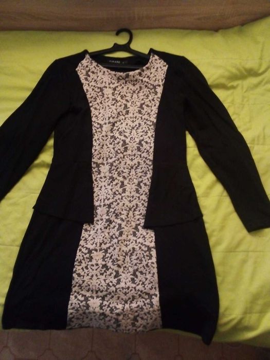 Рокля с дълъг ръкав, черно трико с бяла бродерия, размер L