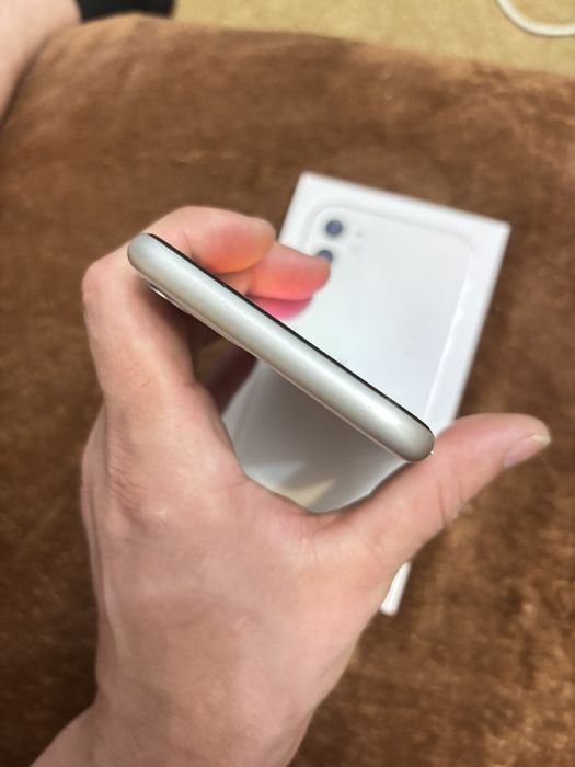 Продам айфон 11 на 64гб