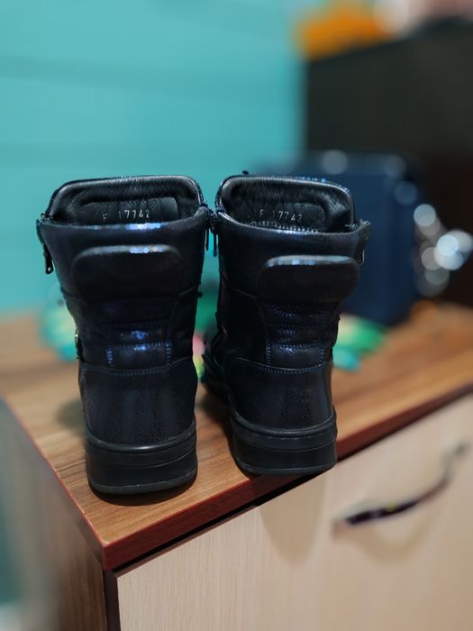 Сапожки демисезонные.