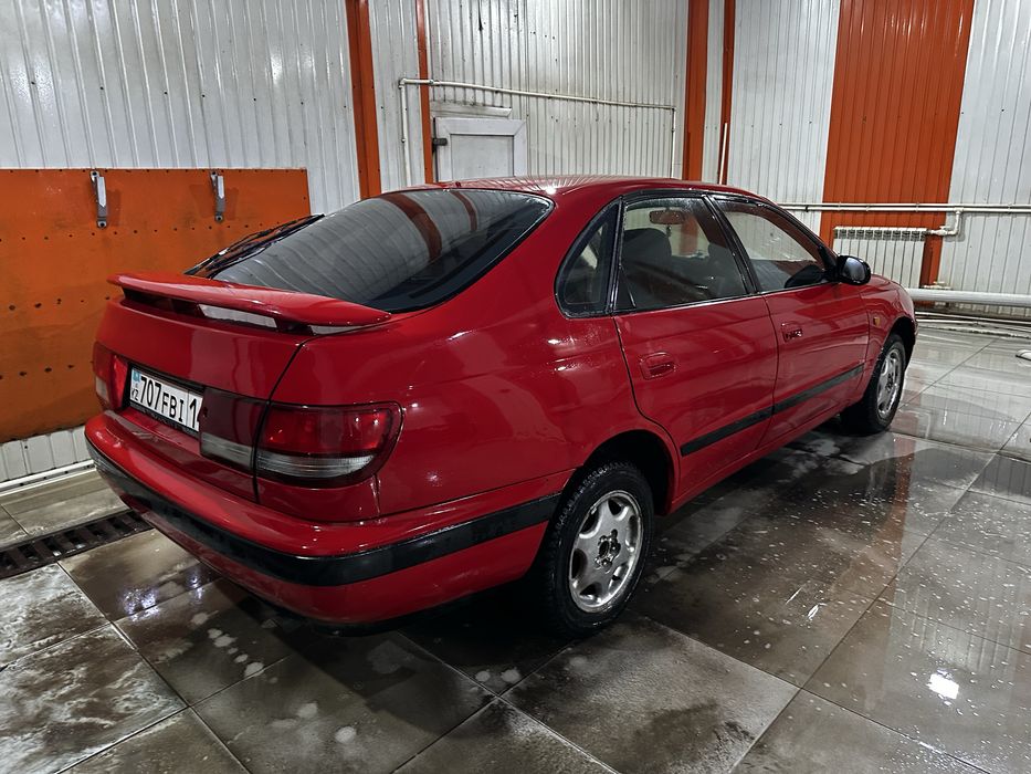 Продам машину карина е carina e