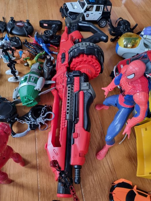 Продам набор игрушек после мальчика