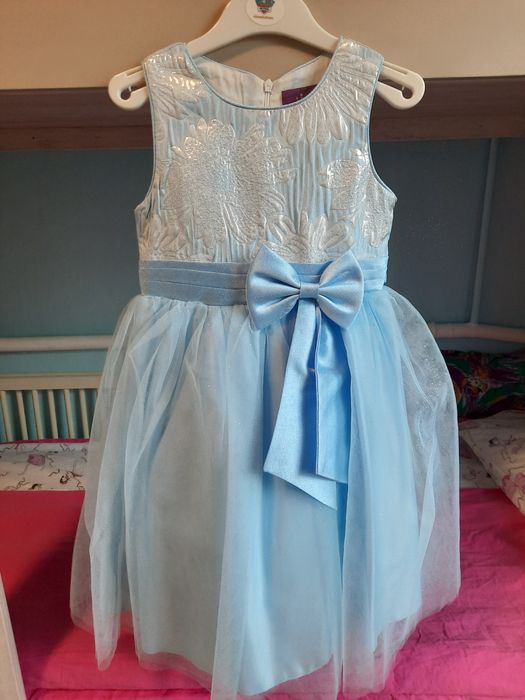 Продам платьица для утренника