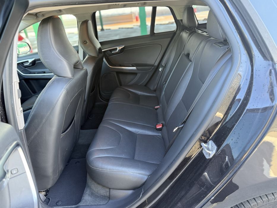 Volvo V60 Plug-in HYBRID/2.4AWD/12.2013/Navi/PIELE/GARANTIE/RATE