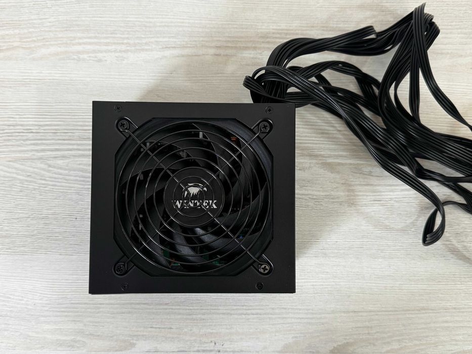 Блок питания Wintech 750W / ATX / 12 см вентилятор