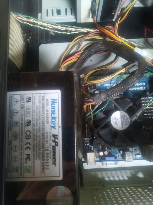 Продавам Перфектен Компютър с Монитор