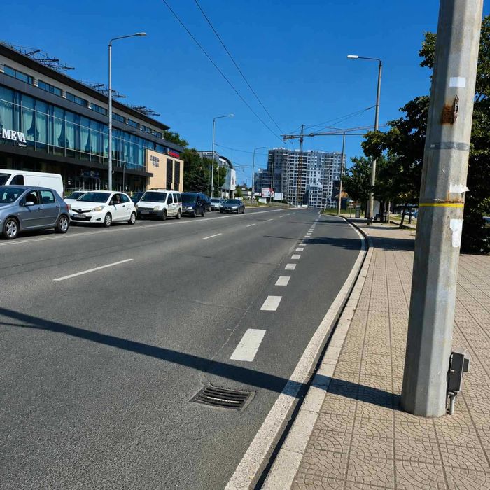 Тристаен обзаведен апартамент в квартал Трошево-Касабова