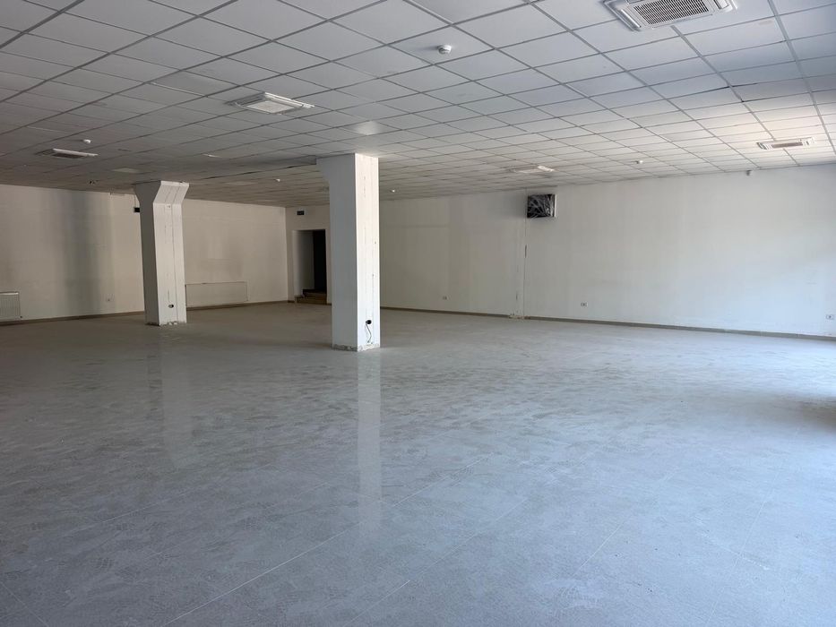 De  închiriat spații >birouri și comerciale.