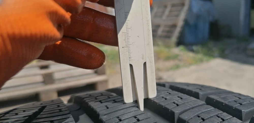 245/45/17 Пирели ДОТ 2015 г - 8 + мм