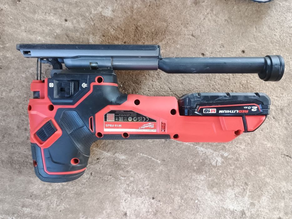 Fierăstrău pendular milwaukee fbjs an 2025 + baterie