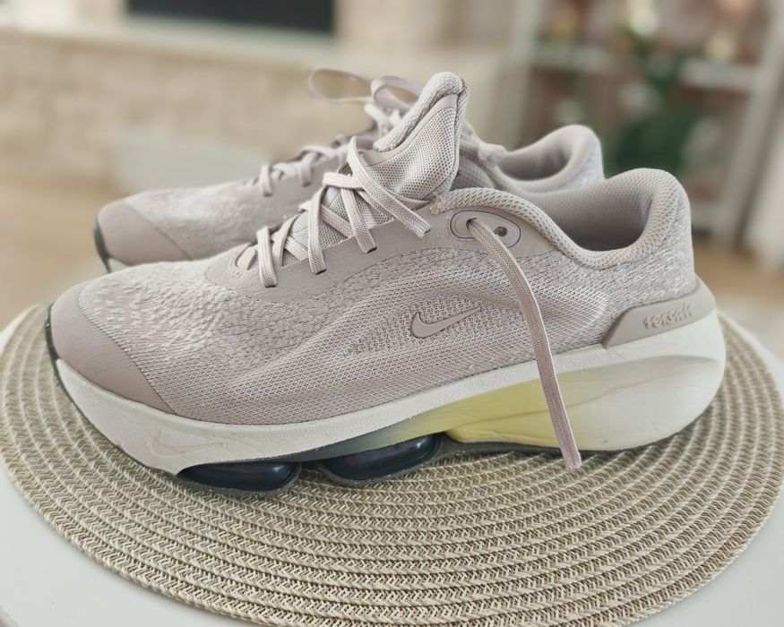 Adidas Nike Versair