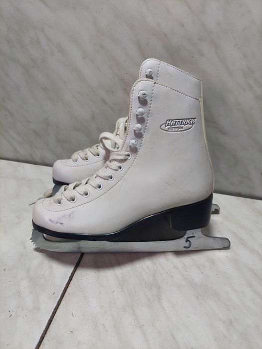 Patine gheata 5 patinaj artistic Hattrick marime 36 (23 cm)