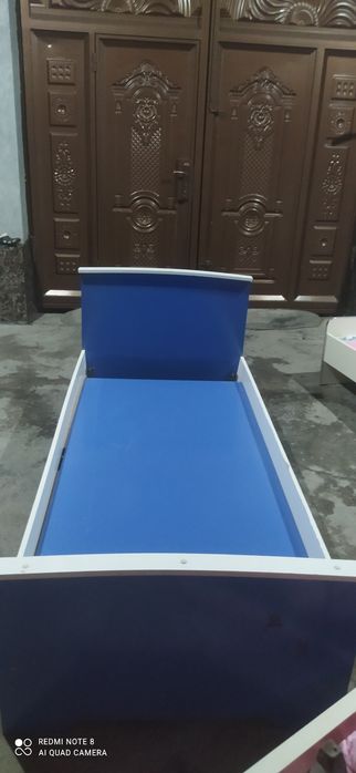 Кровать продам .
