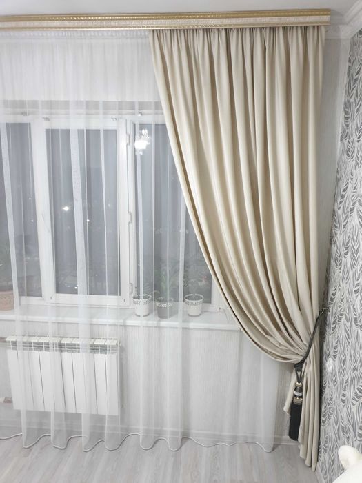 Бежевого цвета шторы