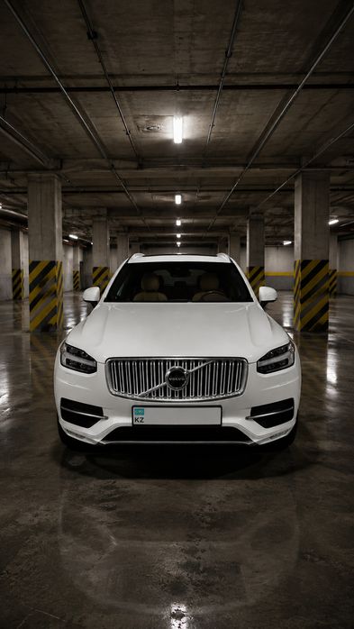 Автомобиль Volvo XC90 кроссовер