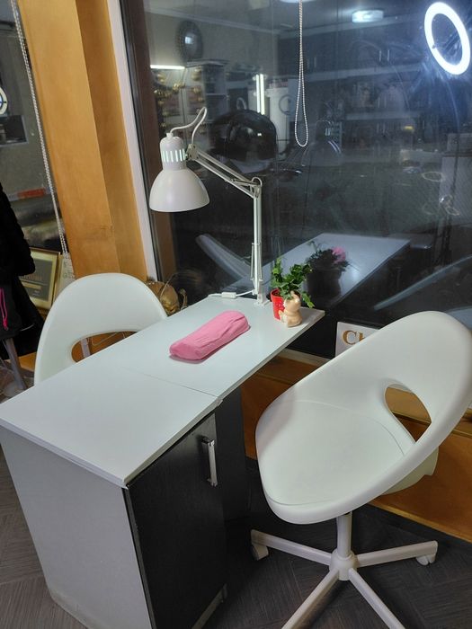 Отдавам работно място за маникюрист.Шумен топ център