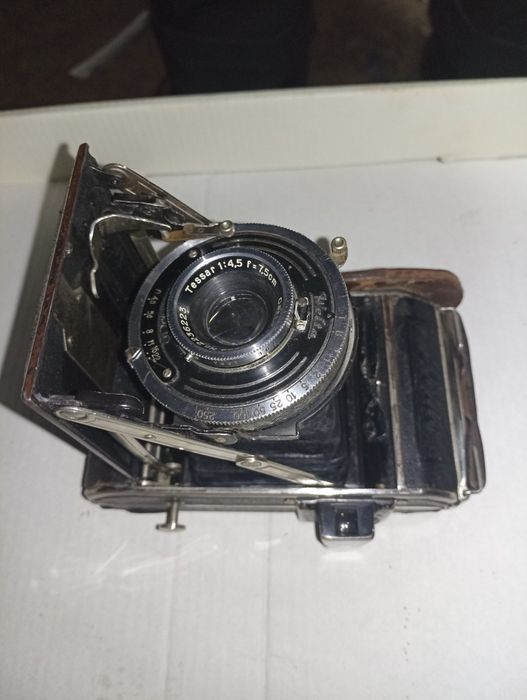 Старинный фотоаппарат