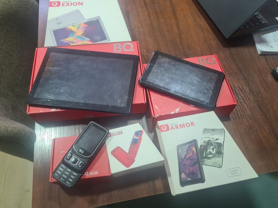 Планшет марки BQ.