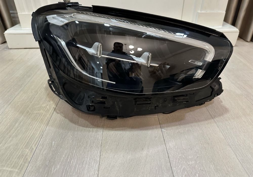 Vand Eleron Dodge Challenger si Far Mercedes E class model w213