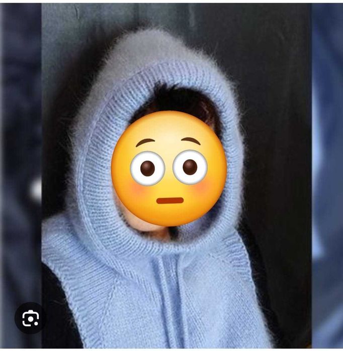 Продается голубой капор и шапочка бини.