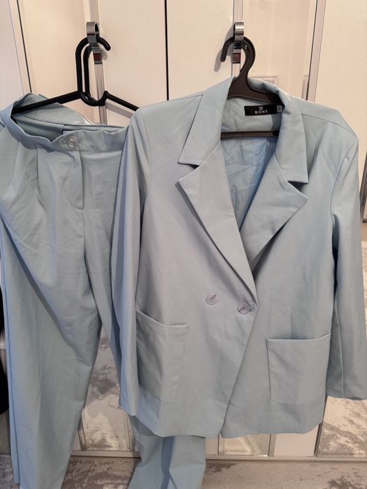 Брючная двойка женских