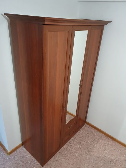 Продам Шкаф , тумбочка