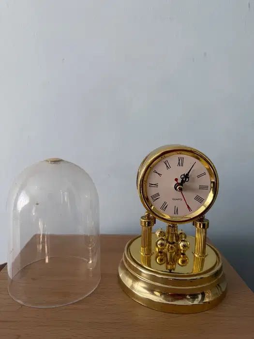 Vand  schimb doua ceasuri, unul Q&Q Japonez, unul Fossil si altele