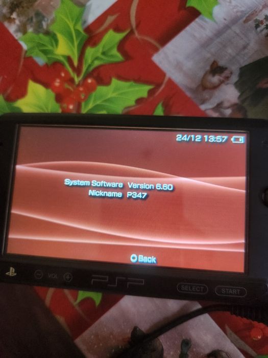 Sony /сони/ PSP E-1004 черна портативна конзола + калъф + 3 игри.