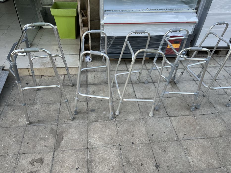 Инвалидни проходилки патерици