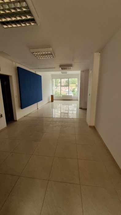 Продава се Офис в Разград, Център - 1358 кв.м за 564 €/кв.м - Снимка #2