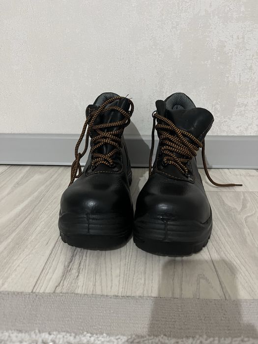 Спецобувь. Рабочие ботинки.