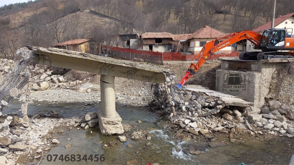 EXCAVATOR de închiriat , echipat cu , cupa 1,8m3 si picon 2 tone