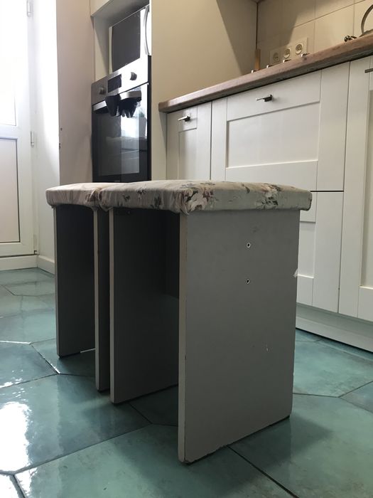 Две табуретки