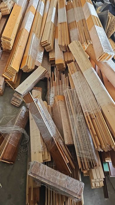 Vand Lambriu din lemn rasinos folosit 12,5