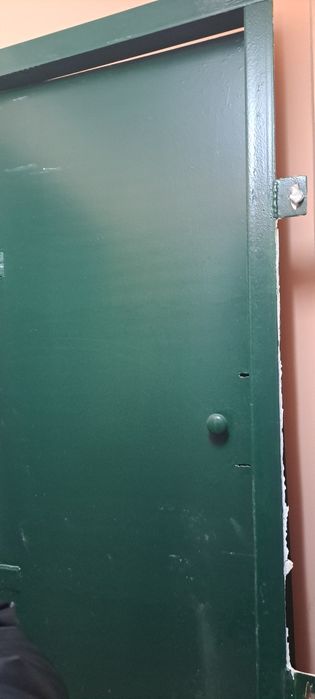 Продам входную дверь