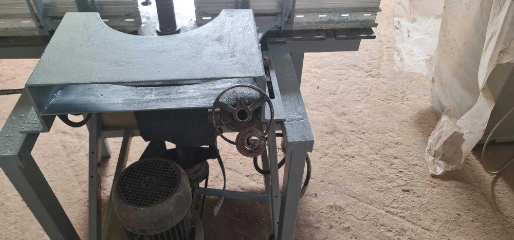 Freza lemn cu cap inclinabil