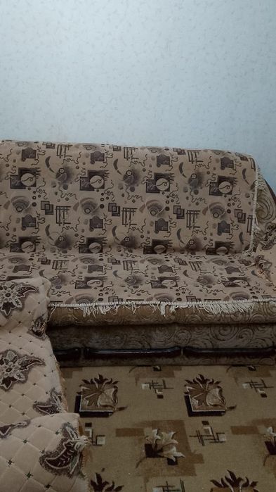 Продам угловой диван с креслом