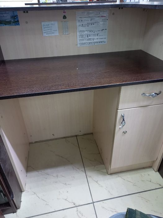 Продам витрины,срочно