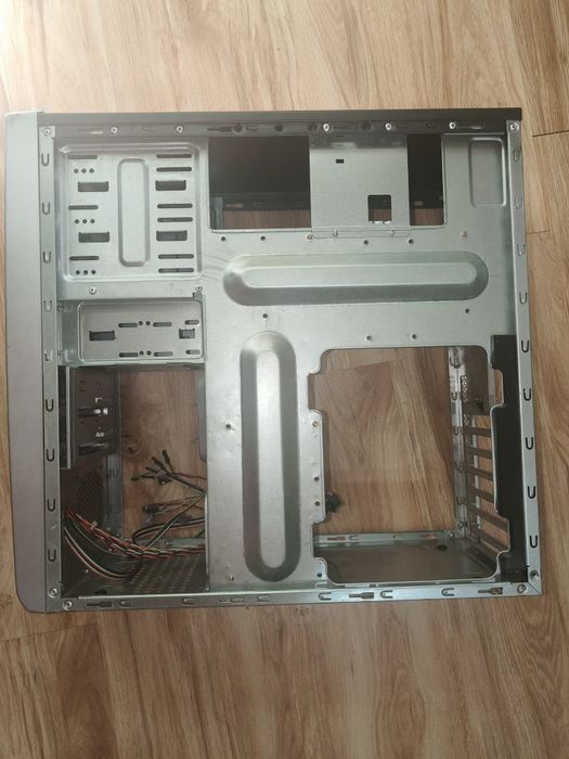 Vând carcasă PC Delux - ATX Mod Tower