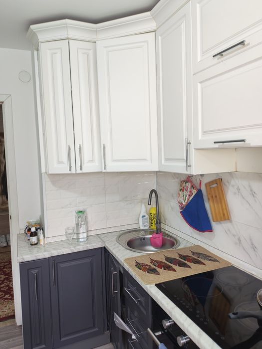 Срочно продам кухоный гарнитур угловой 1.2*3м