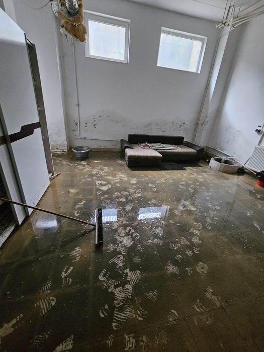Servicii Profesionale de Curățenie Pitești – Case, Birouri, Scări Bloc