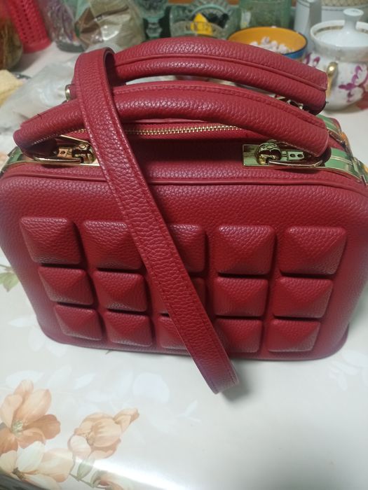 Продам женскую сумочку